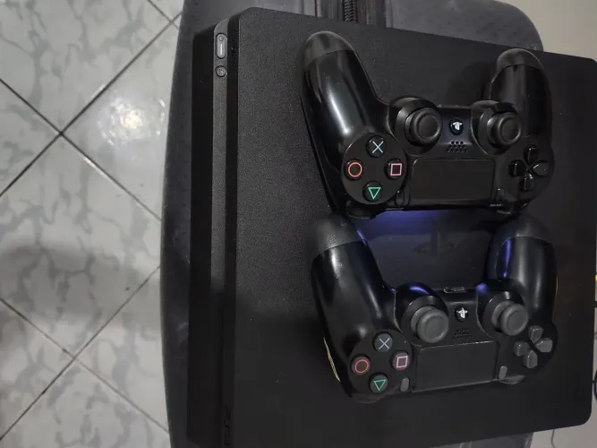 Vendo Ps4 na caixa