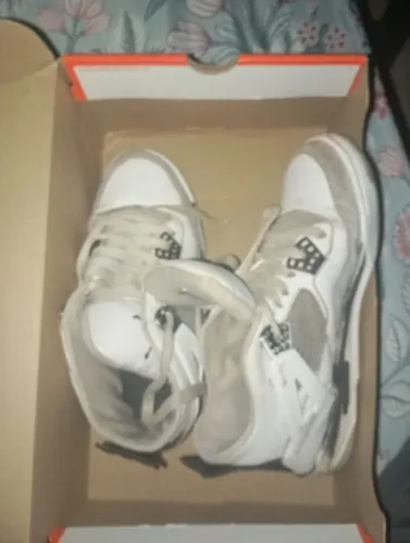 Vendo tênis Jordan branco