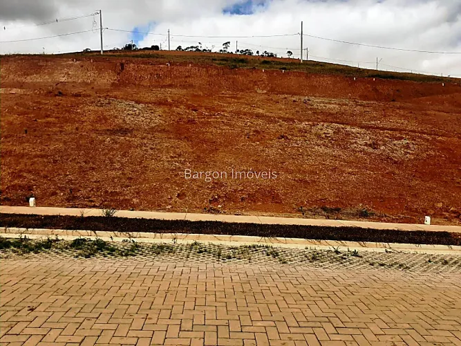 Lote com 300 metros quadrados a venda no Condomínio Estrela do Lago em Juiz de Fora