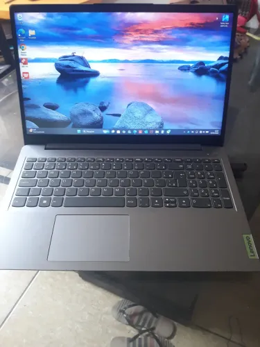 Vende se notbook semi novo ,com nota fiscal