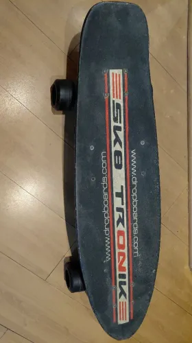 Skate Elétrico SK8 Tronik 200w