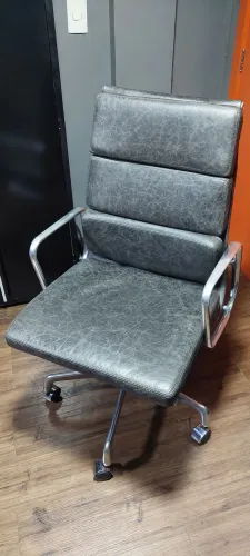 Cadeira Eames Presidente 100% Couro