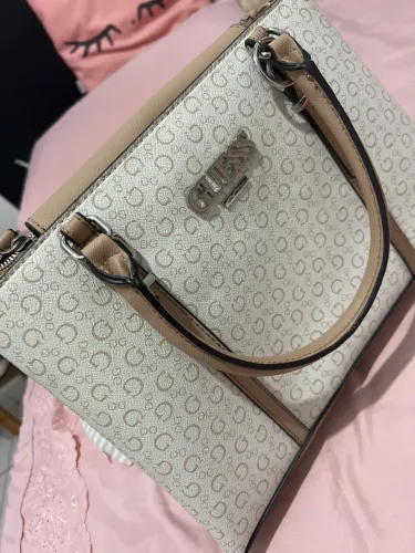 Bolsa guess nova