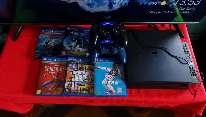 PS4 SLIM + JOGOS + CONTROLES + BASE