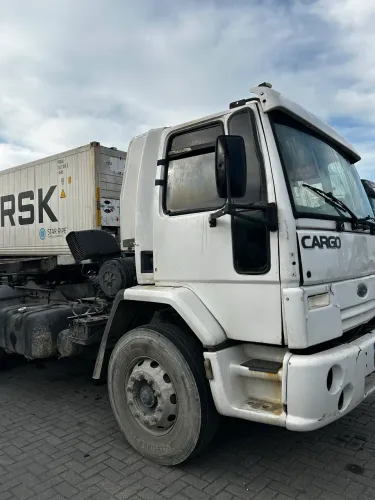 Ford Cargo 4031 e carreta porta container