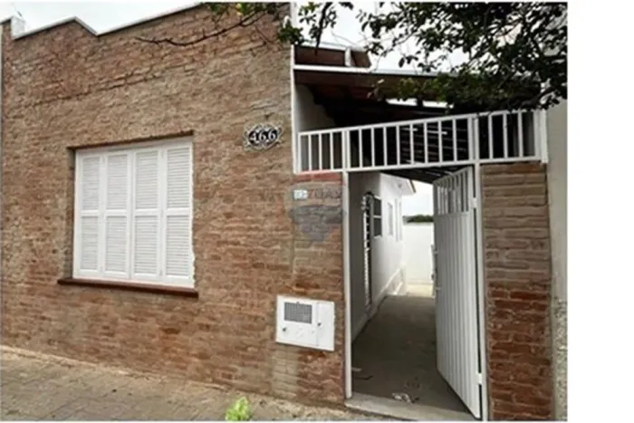 Charmosa Casa: 2 Quartos na Rua Bento Pires