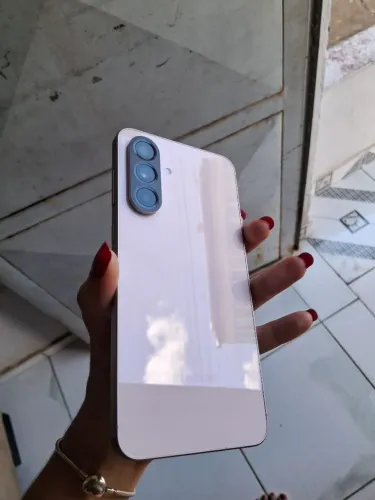Samsung A56 Semi Novo apenas com 9 meses de uso e em ótimo estado.
