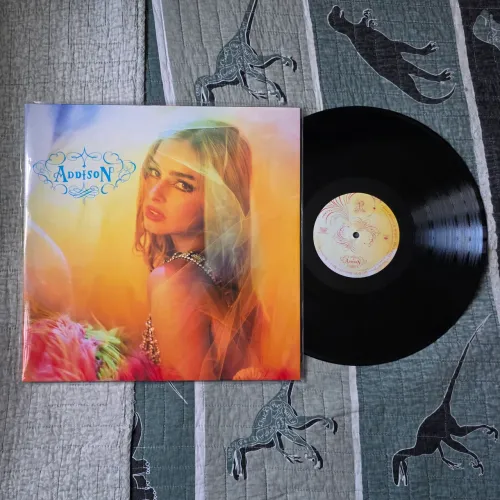 LP Vinil Addison - Addison Rae (Disco Preto)
