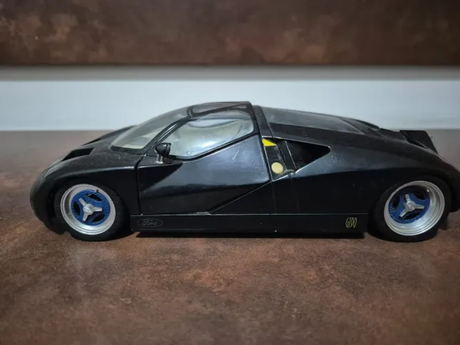 Miniatura Ford GT 90 1:18 Maisto