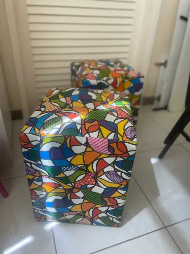Vendo dois Puffs Bau Romero Brito