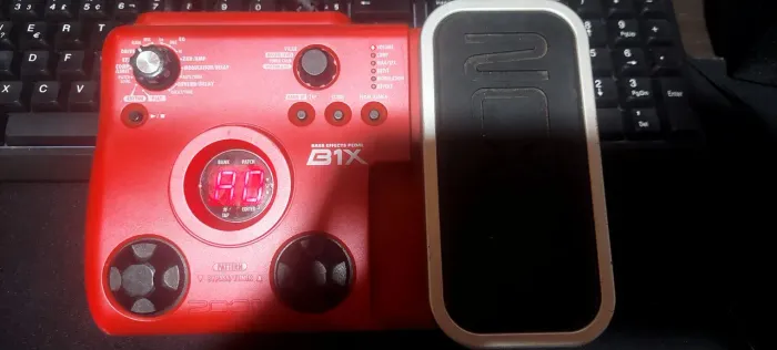 Pedaleira zoom b1x 