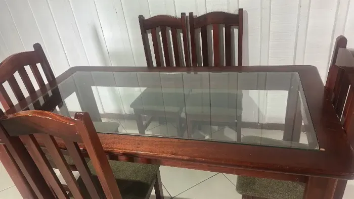 Mesa de jantar usada