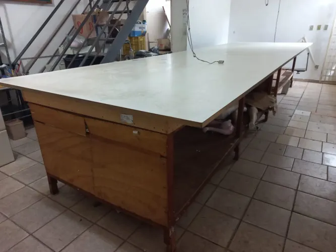 Mesa de corte para confecção 