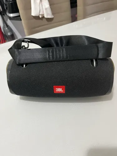 Estou vendendo uma caixa JBL original