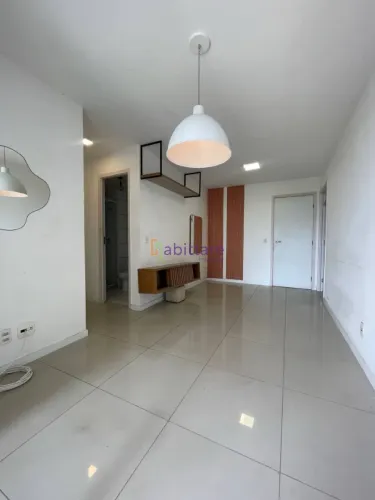 Alugo apartamento com 2 quartos (1 suíte) no Ilha Parque Residence