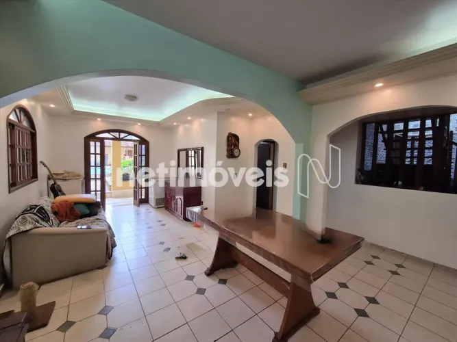 Casa para com 6 Quartos e 6 Suites