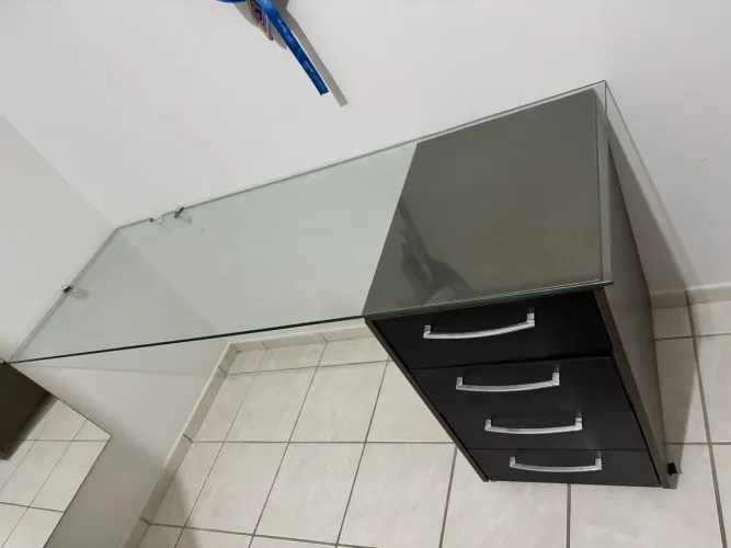 Escrivaninha de vidro + gaveteiro 