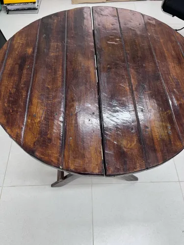 Mesa de madeira rústica