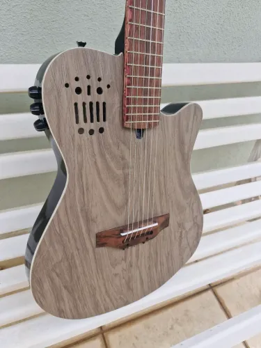 Violão estilo Godin
