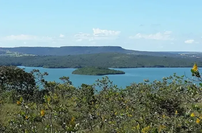Lote, 1000m2 ás margens do Lago.