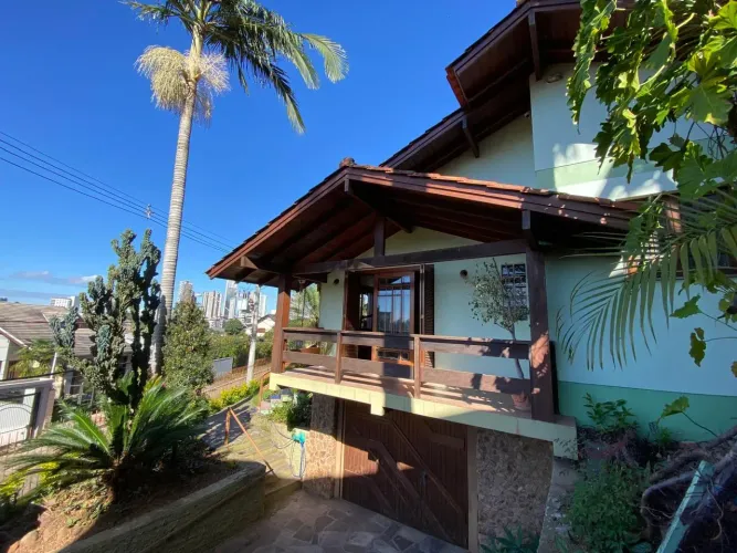 Casa com 03 dormitórios para locação no bairro Guarani | Novo Hamburgo