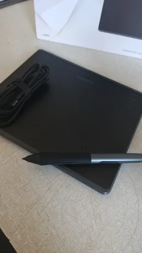 Huion HS64 - Tablet com caneta