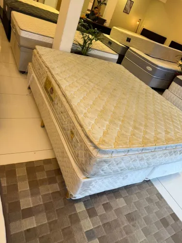 Cama de casal queen