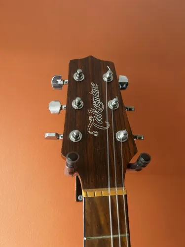 Violão acústico