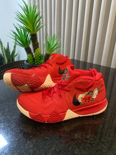 Tênis raro Nike Kyrie 4 CNY