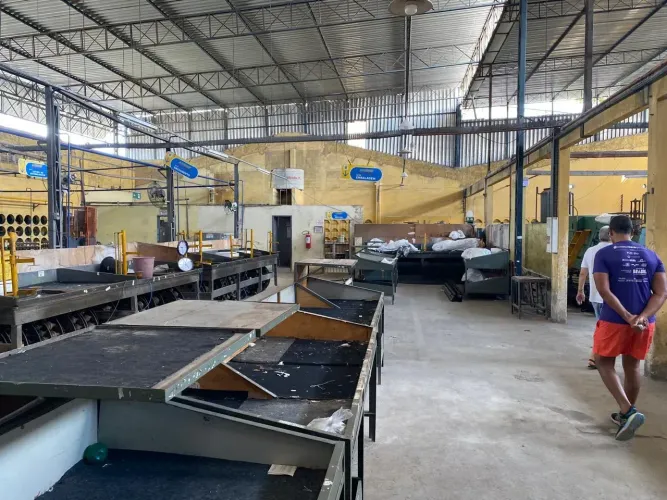 Imóvel para venda possui 2000 metros quadrados em Mustardinha - Recife - PE
