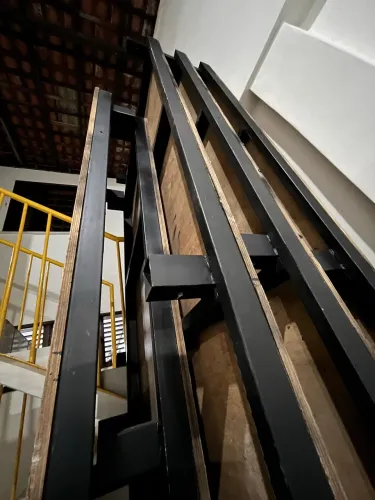 PALCO PRATICÁVEL COM PÉS REMOVÍVEIS