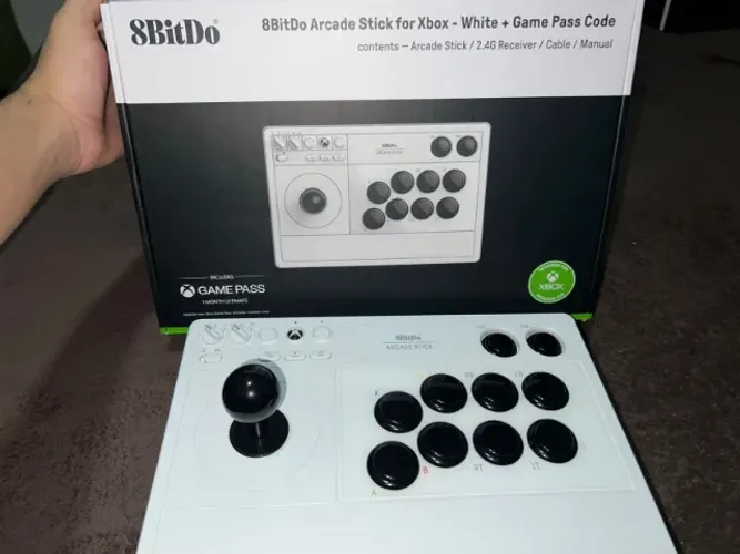 Controle Arcade Stick Sem Fio 8BitDo para Xbox, Branco - 81JA01D