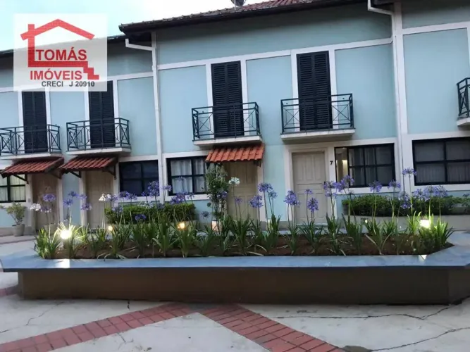 Lindo Sobrado com 3 dorm. 1 suíte, 2 vagas em condomínio fechado