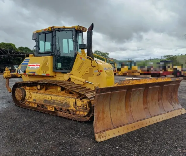 Trator Esteira Komatsu D61EX cabinado 