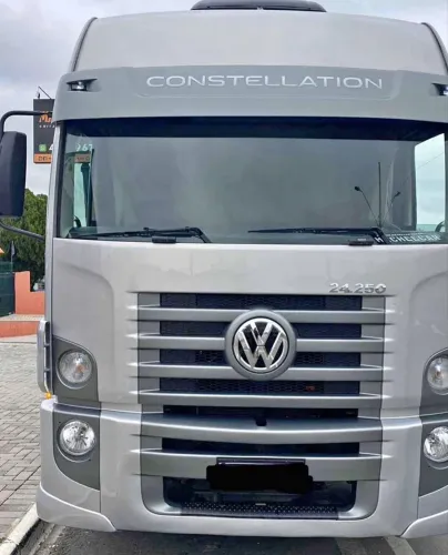 Vendo Caminhão 2012 (entrada 38mil