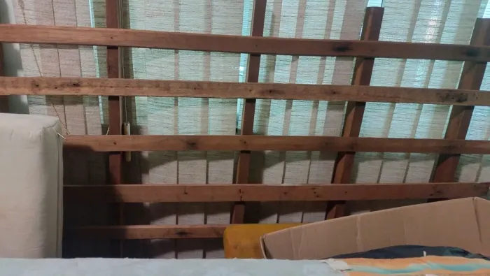 Cama de casal de madeira 