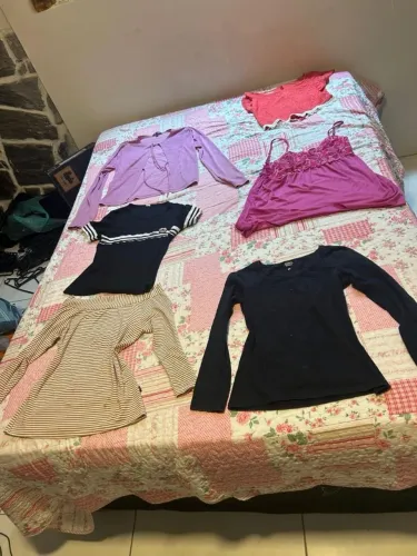 Roupas de 15 a 50 reais