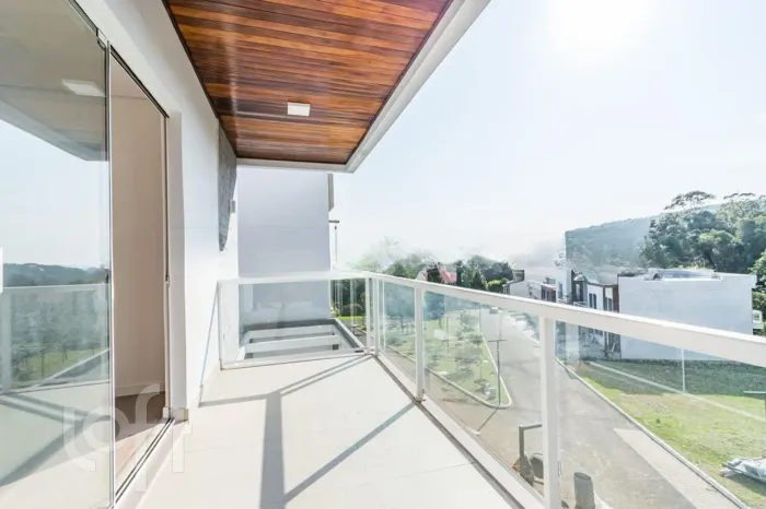 Casa à venda em Vila Nova com 209 m², 3 quartos, 1 suíte, 2 vagas