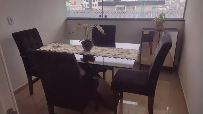 Mesa de jantar + 4 cadeiras