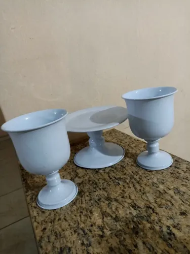 Vasos e bandeja para mesa de festa
