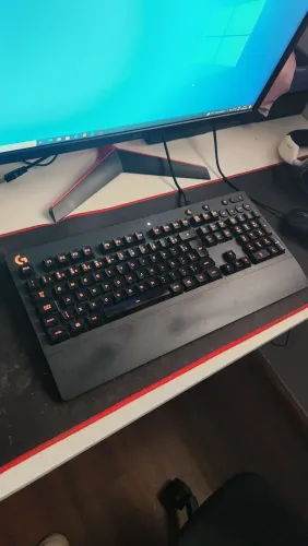 Teclado gamer Logitech G213 Prodigy