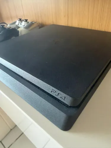 PS4 Slim 500gb + 3 controles originais