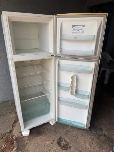 Geladeira Electrolux duplex, gelo seco 350 litros, funcionando perfeitamente. ENTREGO