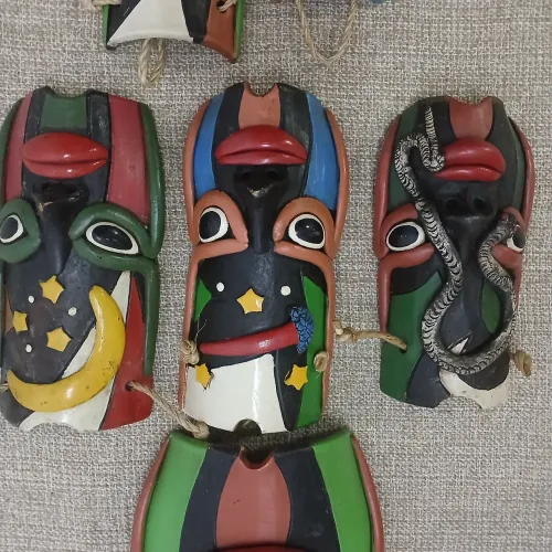 Mascaras artesanais em ceramica