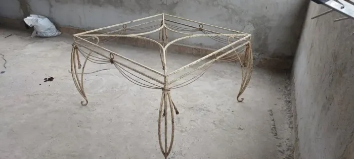 Mesa Colonial de ferro antiga rara sem tampo de vidro restauração