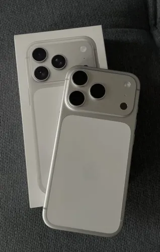 IPHONE 17 pro max 4 meses de uso 256gb