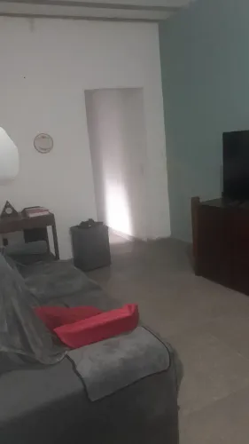 Vendo casa com quintal.