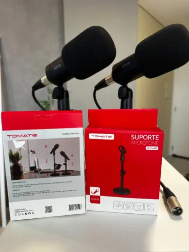2 kit microfone FIFINE XLR Dynamic K669d Podcast Preto + pedestal Tomate + puf