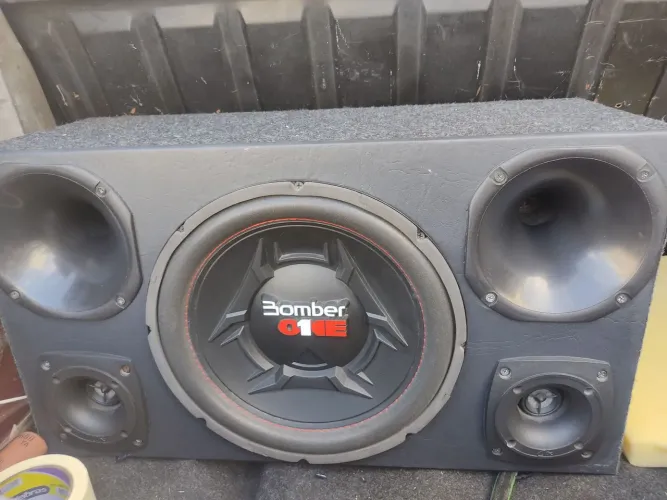 Caixa Pronta Bomber One trio automotivo 