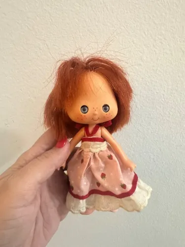 Boneca anos 80 moranguinho